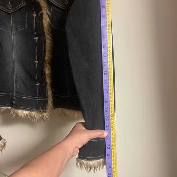 Billabong Women’s Jeans Jacket, Small, Color black denim, with fake fur trim EUC - Picture 9 of 16
